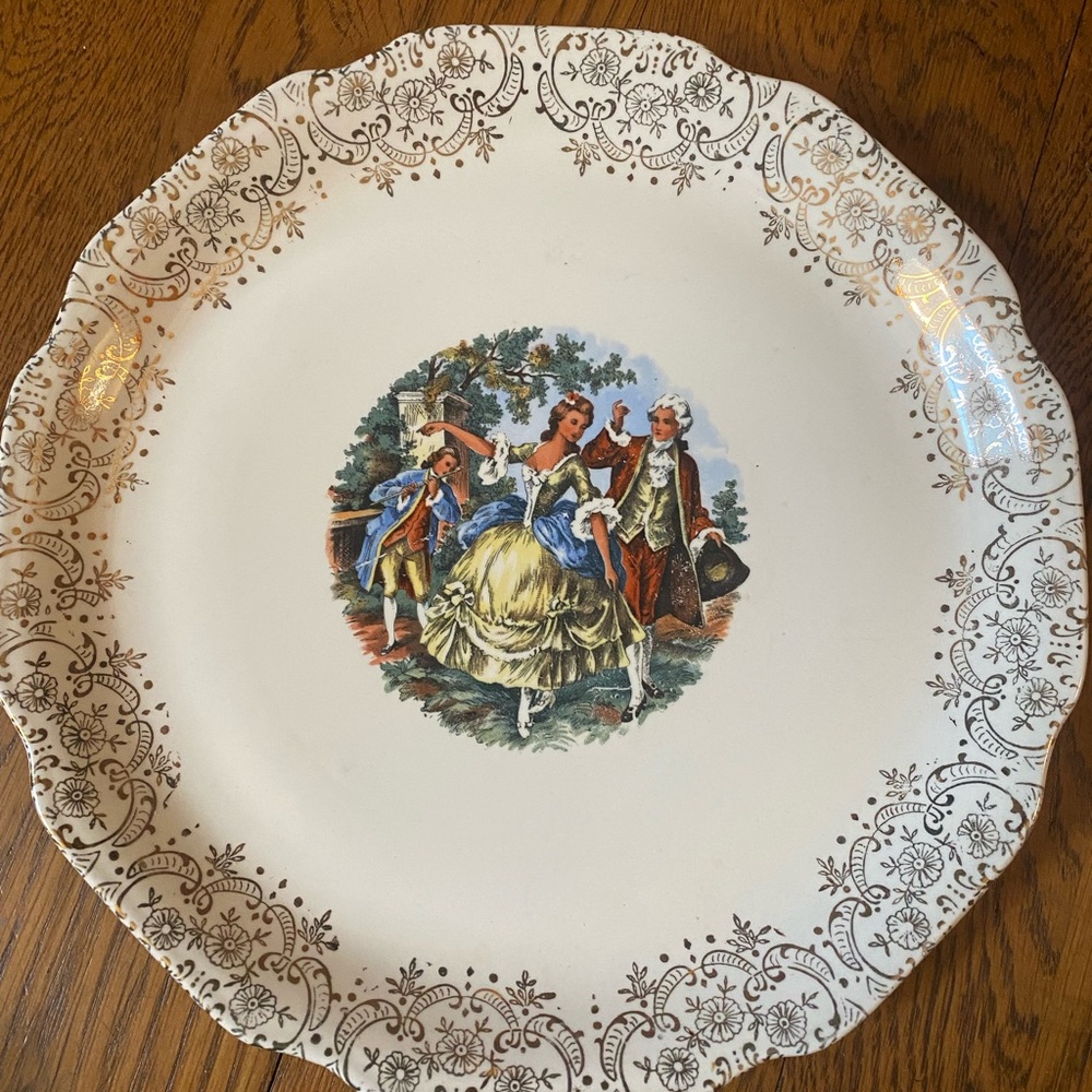 Dinner Plate Victorian Courting Couple Gold Border 10.25 in Dinner -unmarked